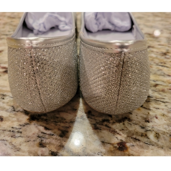 New! Smart Fit Chelsea Silver Ballet Flats - Picture 6 of 9